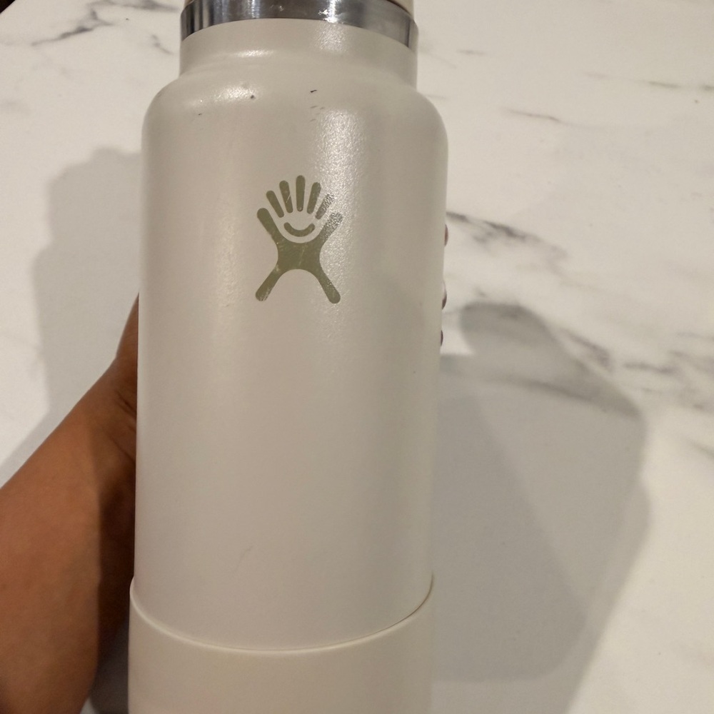 Hydro Flask Cream Bottle with Silver Accent - Picture 3 of 3